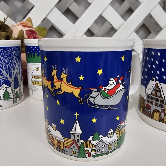 Vintage Stoneware Set of 4 Christmas Mugs made in Japan - Picture 8 of 11